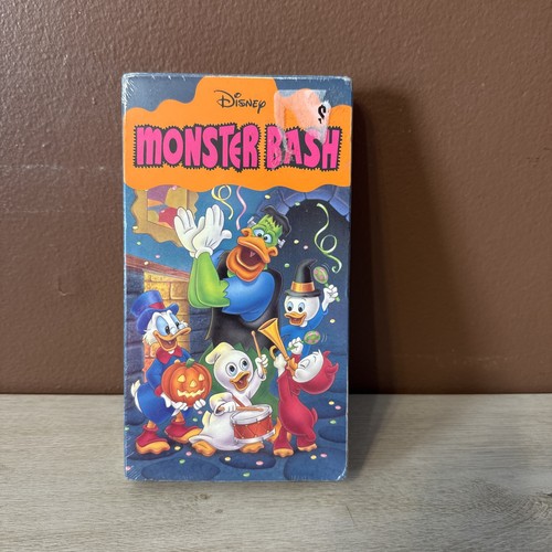 Disney monster bash - disney, volume
