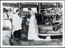 Foto vintage Matrimonio sulla pista degli autoscontri 1976 Ft 38125 - Stampa 20x