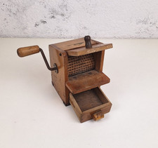 Antica grattuggia per pane a manovella  "Lariana" legno di pioppo 