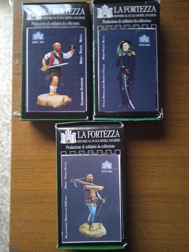Lotto tre soldatini in - di,