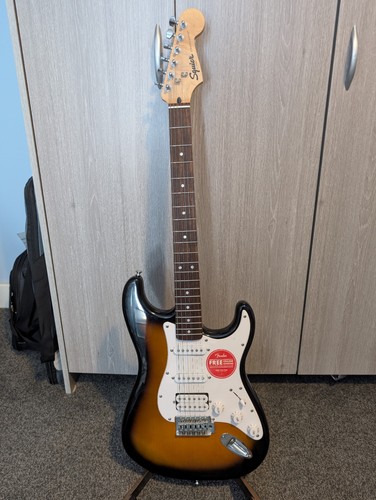 Squier fender stratocaster - by,