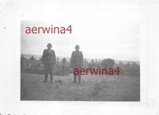 Soldati Con MG-34 Alle Tombe Dei Eroi Tedeschi Del Fronte Orientale