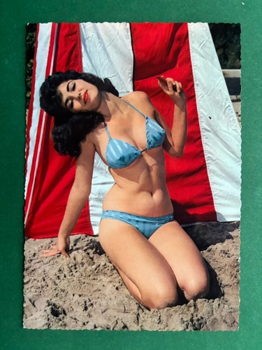 Cartolina donna bikini - cartolina,