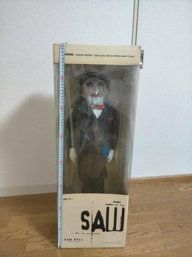 Bambola con figure - saw, jigsaw