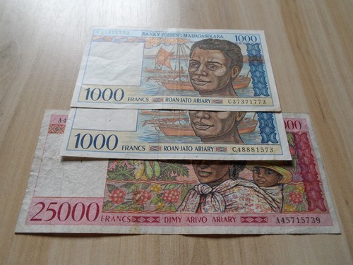 Madagascar lot 3 billets - madagascar:,