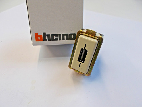 Bticino magic 2pezzi usb - magic, -2pezzi-