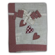 TOVAGLIA COPRITAVOLO TIROLESE MAGGIE CUORE ROSSO CON PORTATOVAGLIOLI