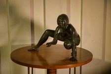 Sculpture en bronze femme par