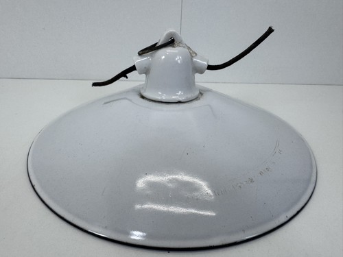 Vecchia lampada fabbrica - vecchia,