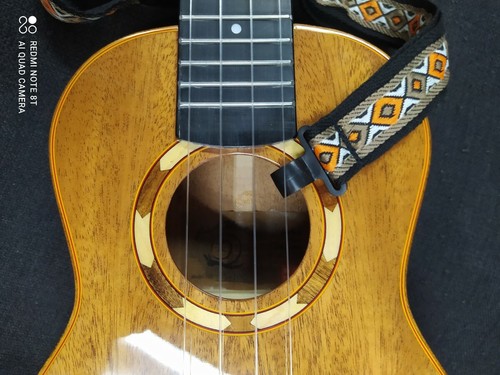 Ukulele con aquila string - ukulele,