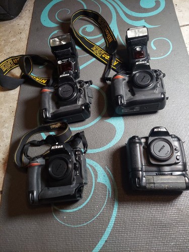 Lotto corpi reflex nikon 3x - 4,