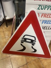 cartello stradale triangolare