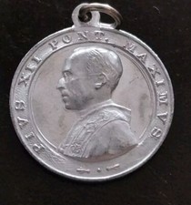 Pio XII, Medaglietta Religiosa, Apertura Porta Santa 1950