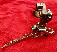 Deragliatore anteriore a