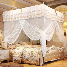 Letto a Baldacchino a Quattro