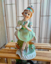 Statuetta Capodimonte Porcellana Vintage – Ragazza in Abito Verde – Antiquariato