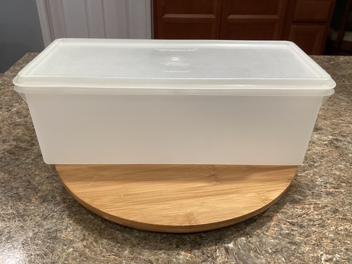 Tupperware bread keeper - tupperware,