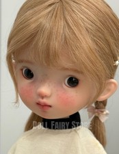 Bambola nuda ragazza carina