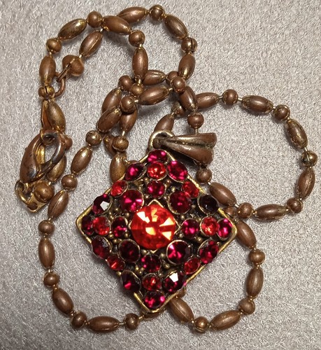 Collana con ciondolo