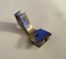 Pied fronceur avec encoche