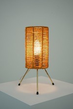 Lampada da tavolo treppiede