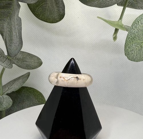 Anello bianco agata fiore