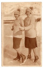 Atlete pattinaggio in costumi