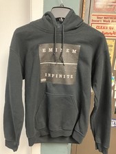 Felpa nera con cappuccio