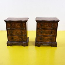 coppia dI comodini VECCHIA