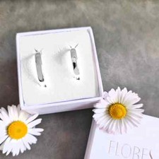 Coppia di fedi in oro bianco 9 carati con diamante. Fedi nuziali economiche 