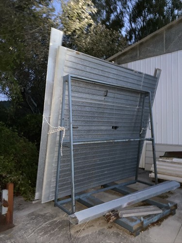 Tilting door with - tilting,