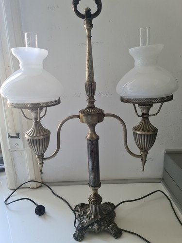 Vecchia lampada tavolo con - lampada, da