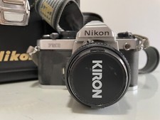 NIKON FM2 + NIKON 50 1:1,8 + KIRON 28 1:2,8 MACRO + BORSA