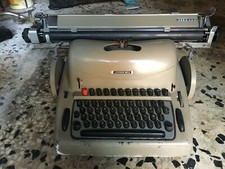 Macchina da scrivere Olivetti