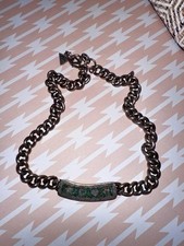 Catena pesante vintage marca Guess con pietra verde intarsiata argento