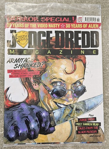 Judge dredd megazine volume - dredd,