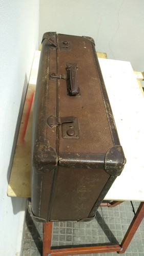 Antica valigia marrone metallo