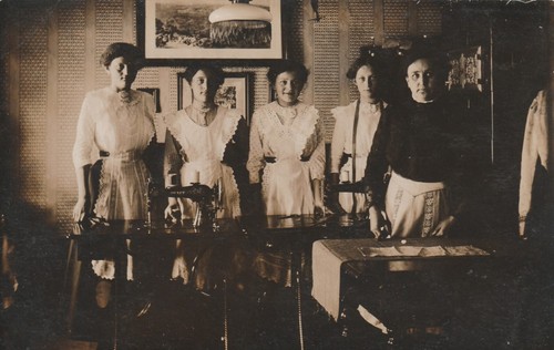 Foto cartolina belle giovani
