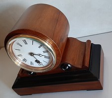 Antica pendola francese da tavolo in legno restaurata e marciante del 1850