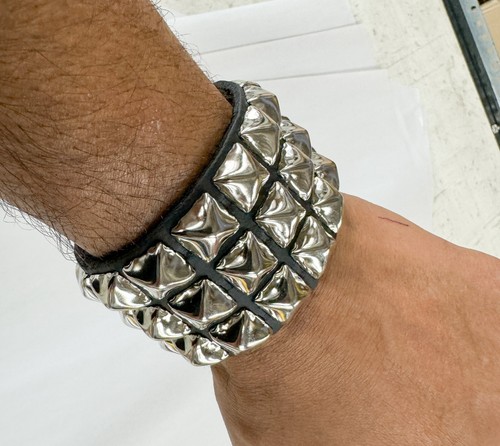 Bracciale con borchie punk