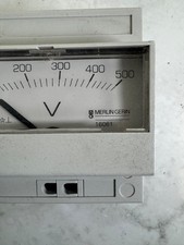 Voltmetro Analogico MERLIN GERIN 16061 0–500V AC per Quadro DIN