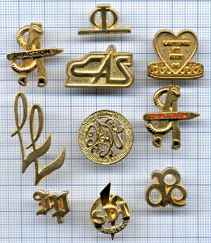 Lot pin dorés dont logo - pin's,