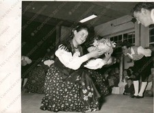 1956 MANIAGO Gruppo folkloristico costumi friulani danza fiori Pordenone Foto