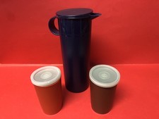 Caraffa con due bicchieri