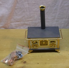 MINIATURA DI VECCHIA CUCINA ECONOMICA LEGNA CON PENTOLE cm. 12 X 7 X 7,5 [EMC02]