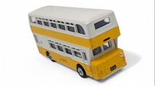 Autobus a due piani giallo