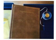 La costituzione Editalia Es. 392/999. Libro più medaglia celebrativa in oro 13 g