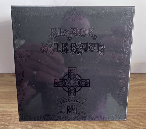 Black sabbath - black,