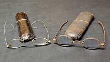 Coppia di antichi occhiali da