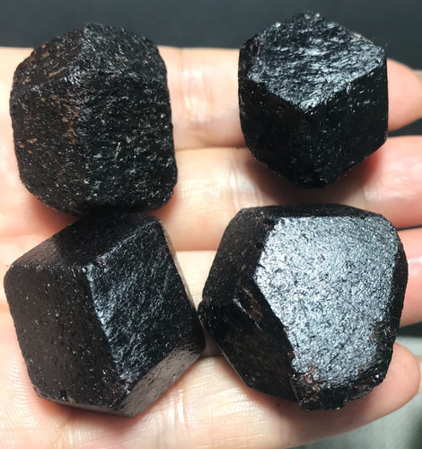 4pcs 142g rare garnet - 142g,